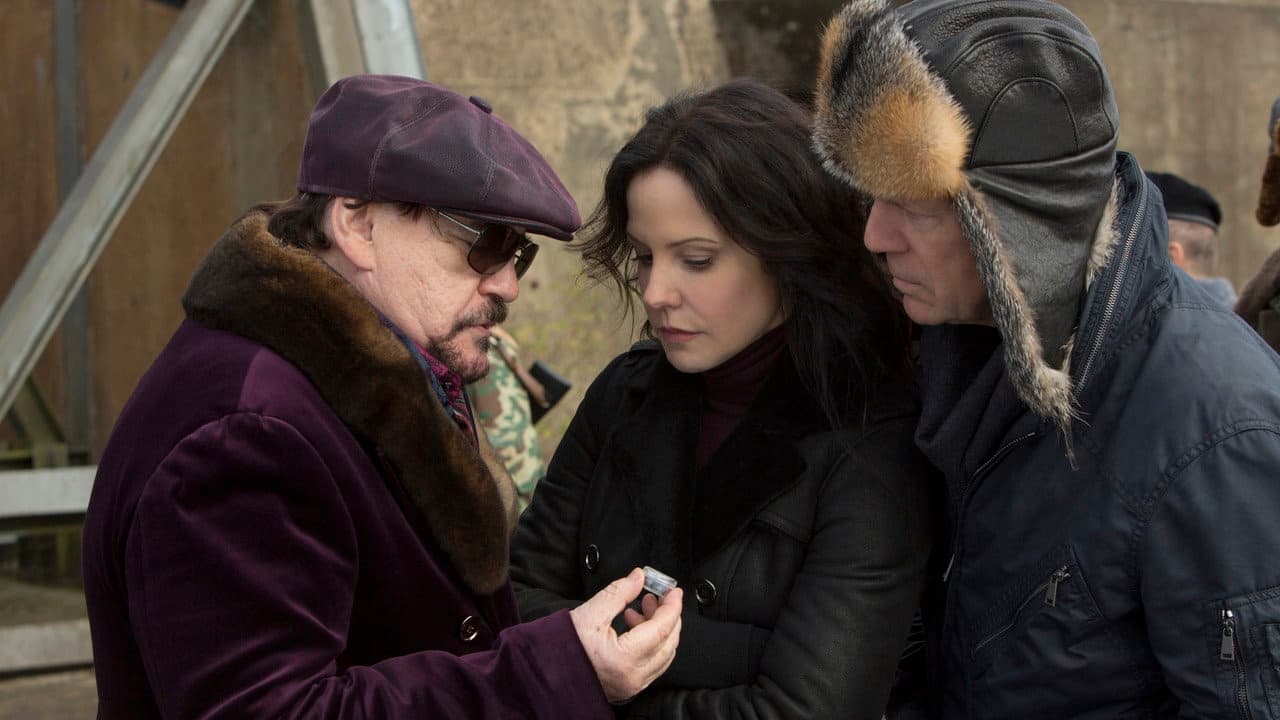 RED 2 — backdrops 5