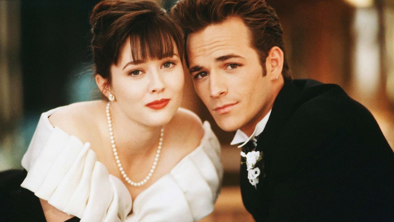 Beverly Hills, 90210 — backdrops 6