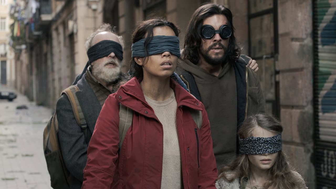 Bird Box Barcelona — backdrops 4