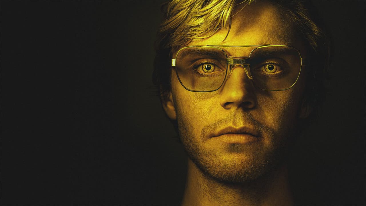 DAHMER - Monster: The Jeffrey Dahmer Story — backdrops 4